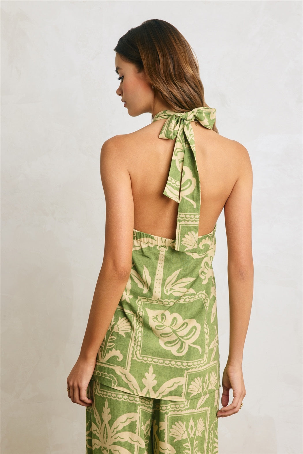 DRESS FORUM - Tropical Conversational Knot Halter Top